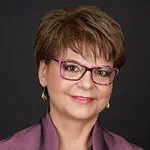 Simó Klára, az OptiStyle Optikai Szalon tulajdonosa